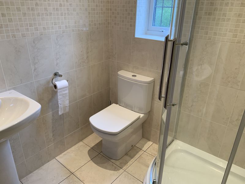 Shower room- click for photo gallery